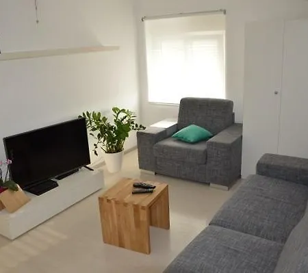 Tiro Apartment *